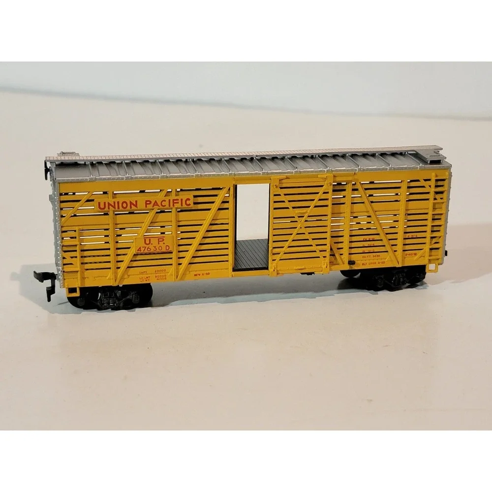 Vintage Ho Scale Union Pacific Stock Car Freight Car Model Train Car #47630D‎